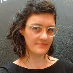 Marina Kezen / Curator / Curta